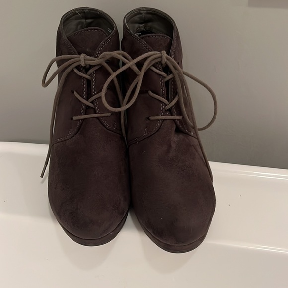 Journee Collection grey suede booties size 8.5 - Picture 2 of 8